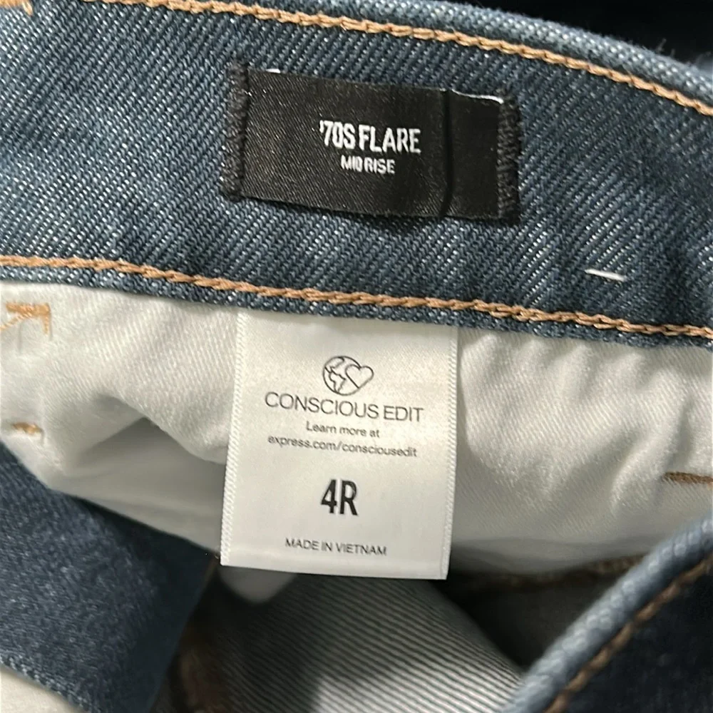 👛 Express 70’s Flare Mid Rise Jeans - Picture 4 of 5
